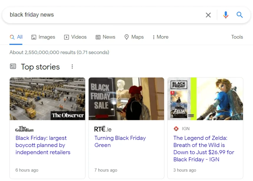 Блок «Главные новости» в выдаче Google: три карточки статей с изображением, источником и временем публикации